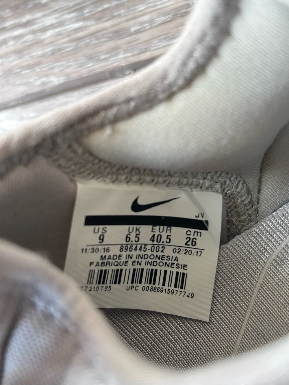 Nike Womens Roshe Two Sneaker Size 9